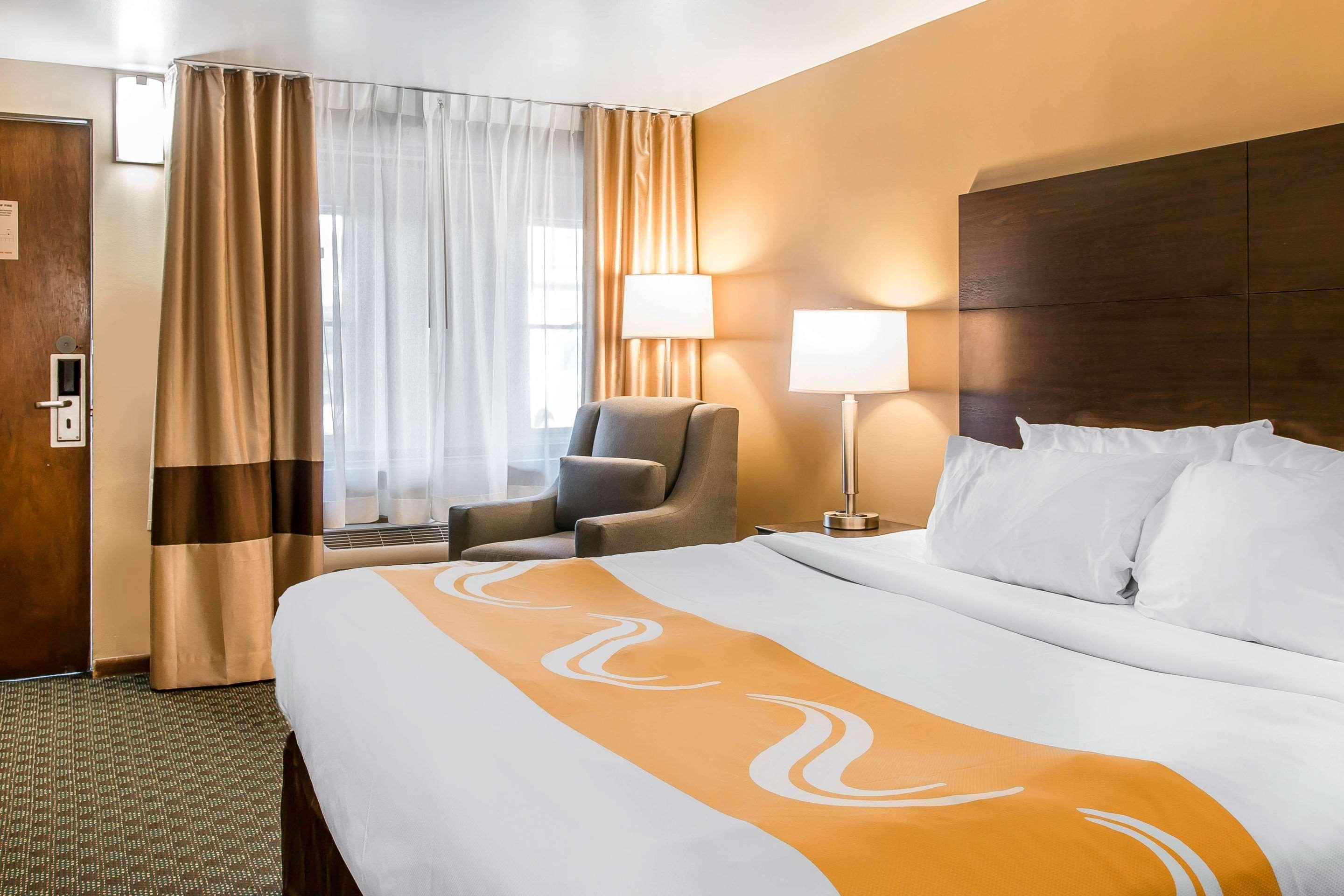 Quality Inn & Suites Houghton Bagian luar foto
