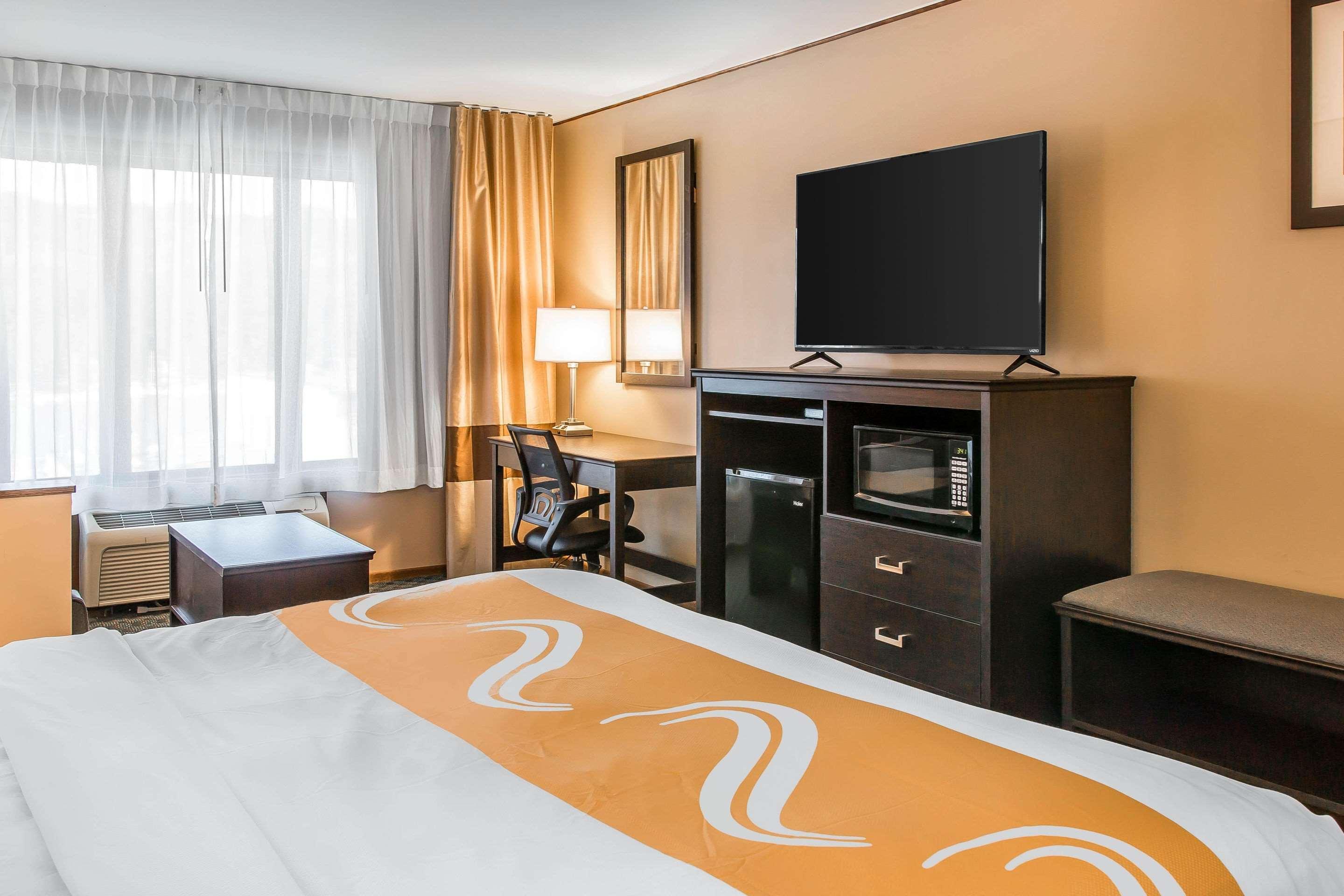Quality Inn & Suites Houghton Bagian luar foto