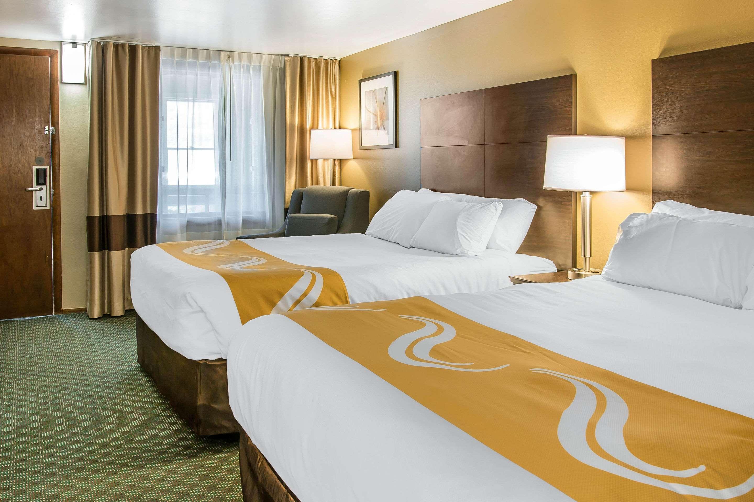 Quality Inn & Suites Houghton Bagian luar foto