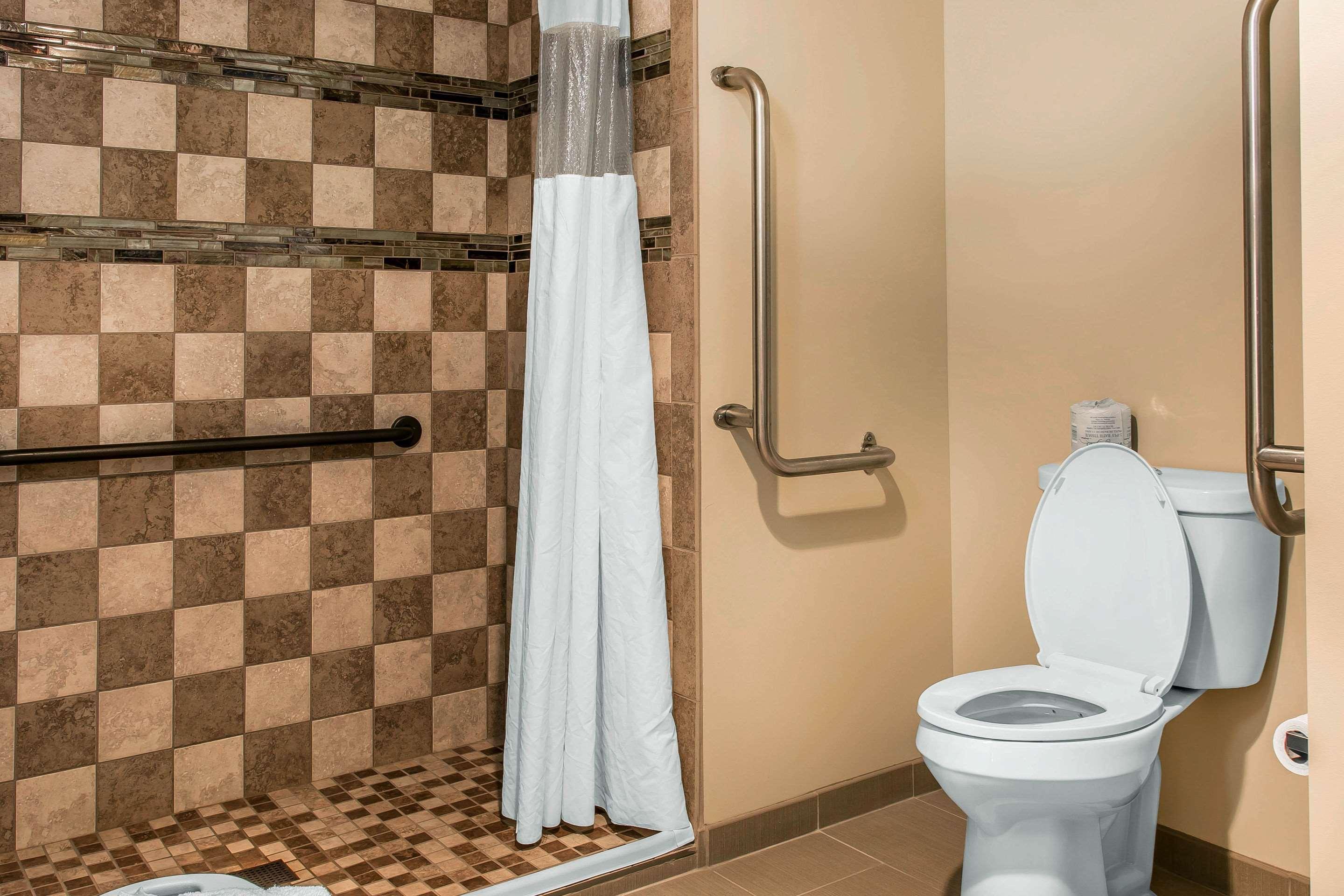 Quality Inn & Suites Houghton Bagian luar foto