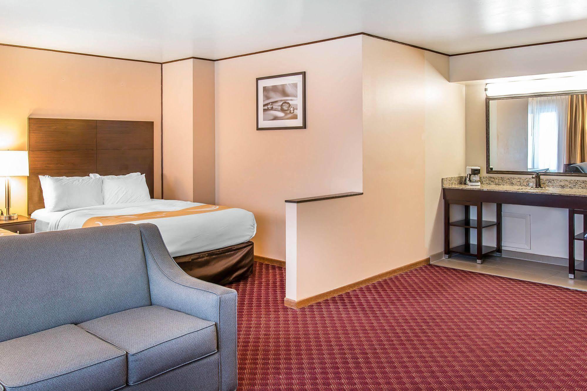 Quality Inn & Suites Houghton Bagian luar foto