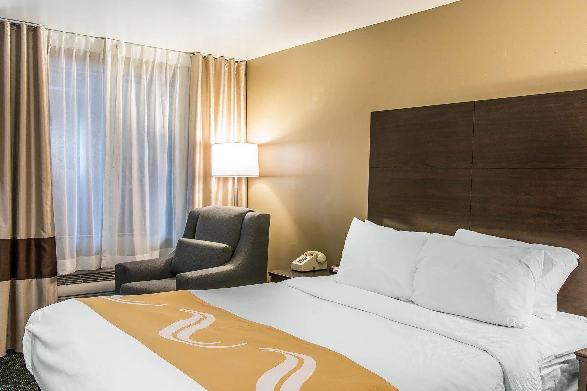 Quality Inn & Suites Houghton Bagian luar foto