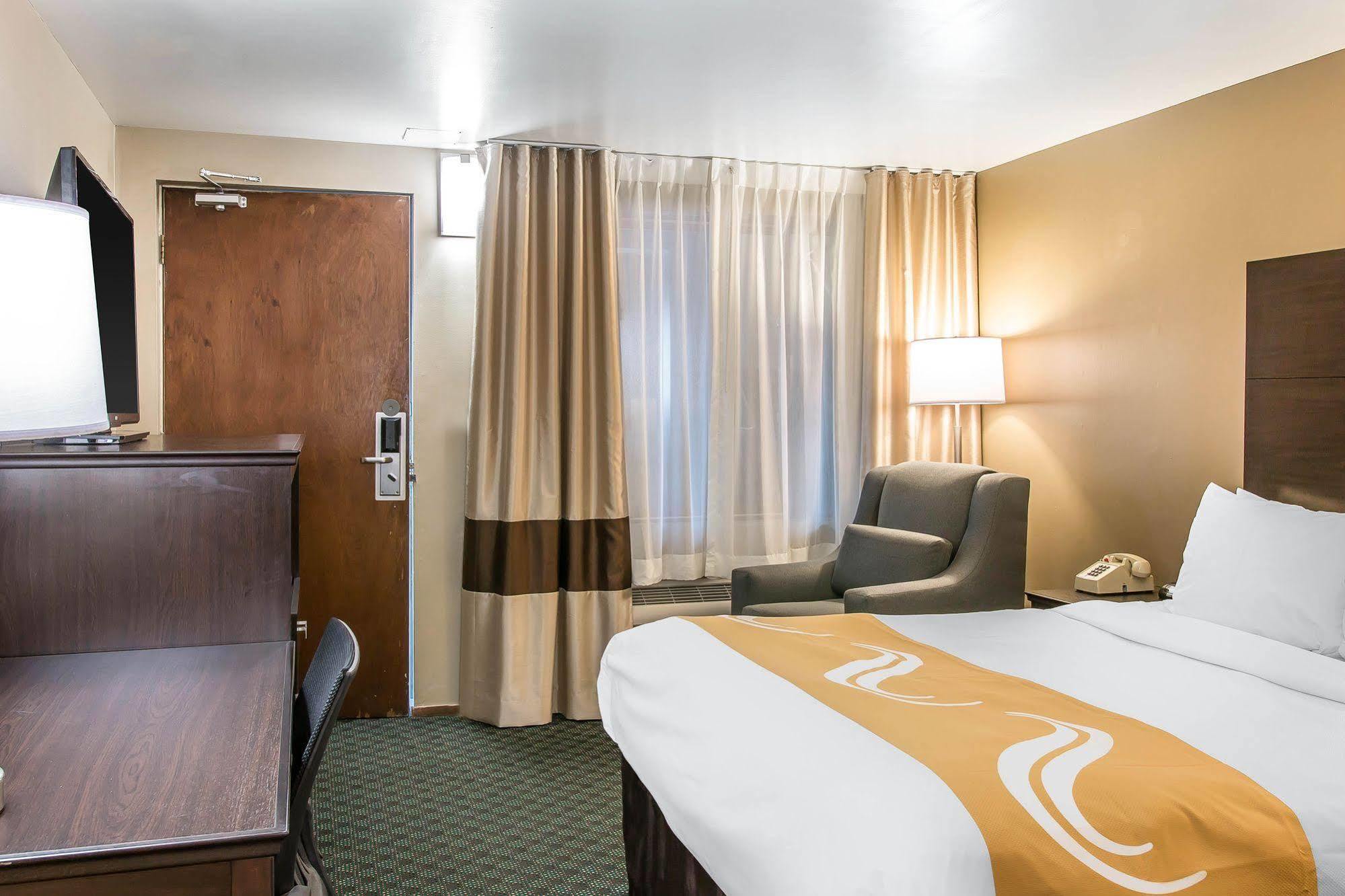 Quality Inn & Suites Houghton Bagian luar foto