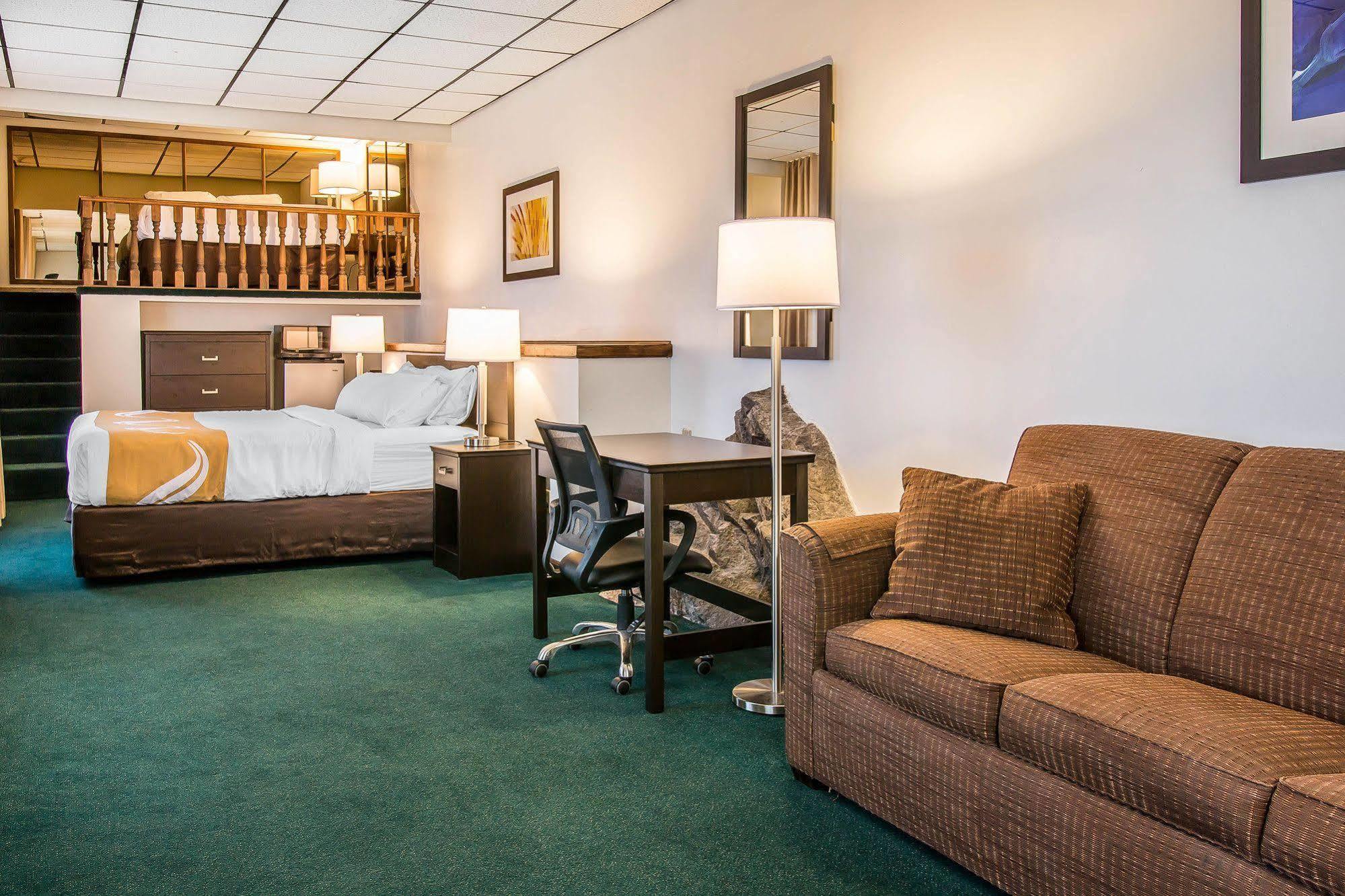 Quality Inn & Suites Houghton Bagian luar foto
