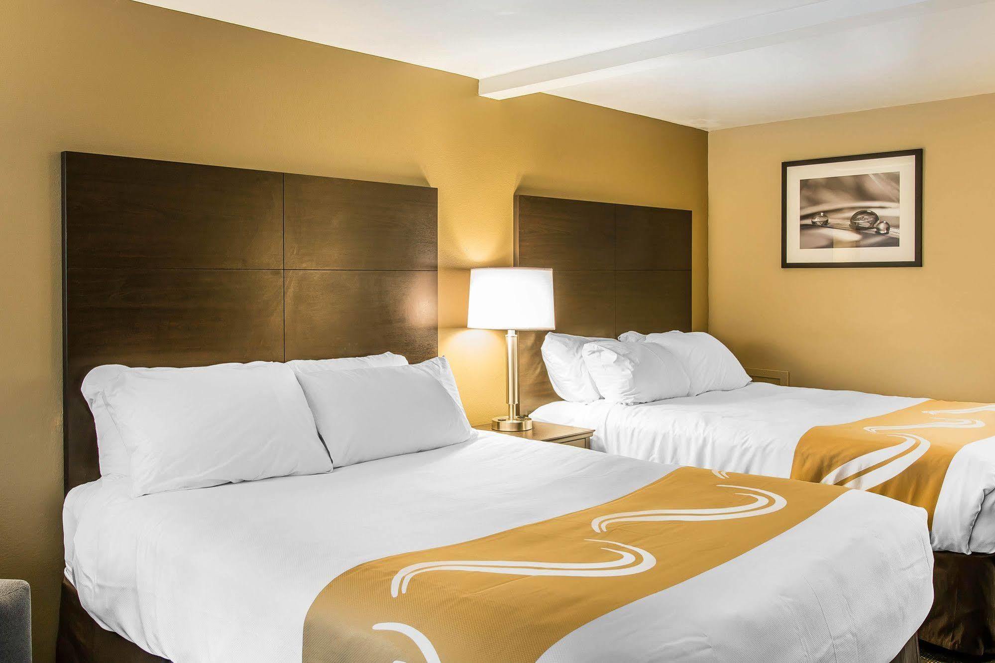 Quality Inn & Suites Houghton Bagian luar foto